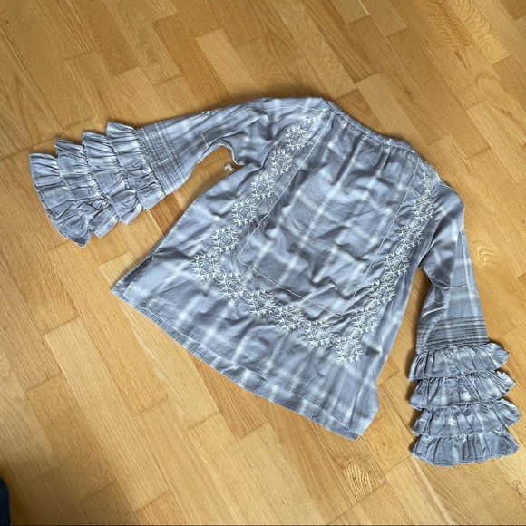 🆕 Dylan Callie Ruffles Blouse - Picture 8 of 12